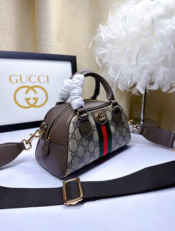 激安グッチバッグコピー背面デザイン